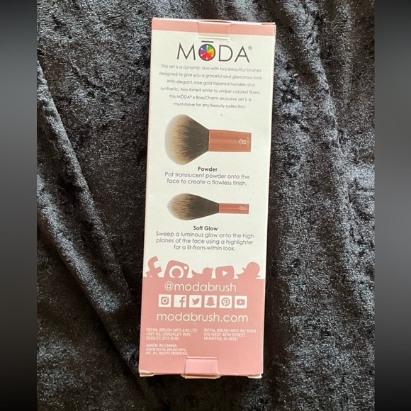 Moda Brushes Powder + Soft Glow - Picture 3 of 3